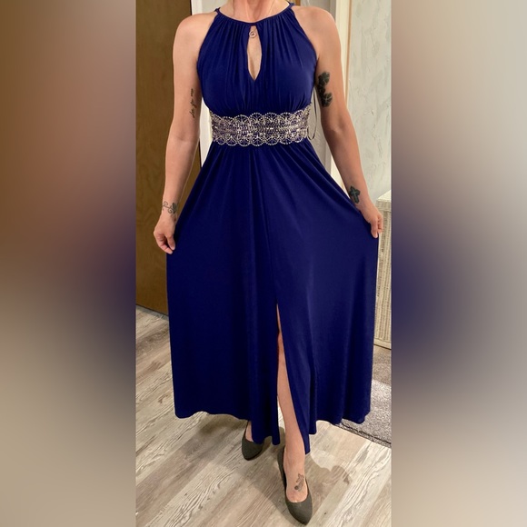 R & M Richard’s Sleeveless Long Gown With Beaded Waist size 4 NWOT - Picture 2 of 11